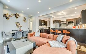 Spacious Condo With Deck About 3 Mi To Downtown Chicago!