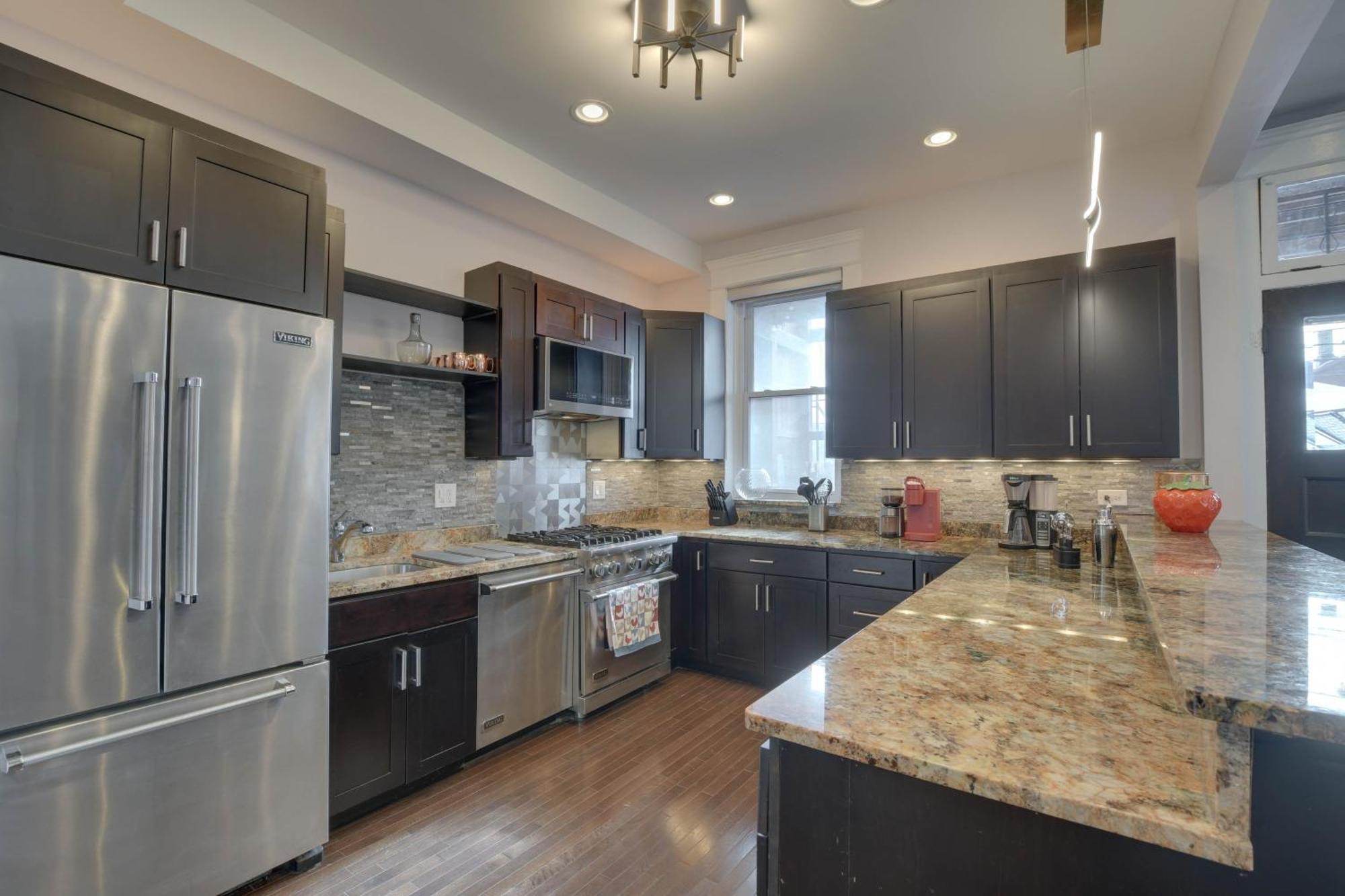 Spacious Condo With Deck About 3 Mi To Downtown Chicago! Exterior photo