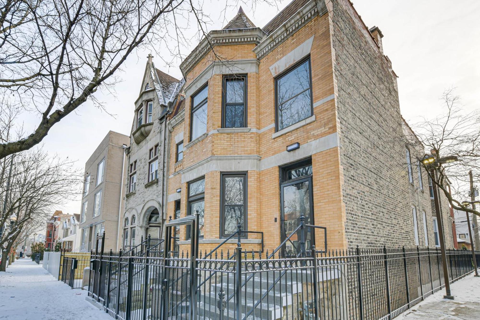 Spacious Condo With Deck About 3 Mi To Downtown Chicago! Exterior photo