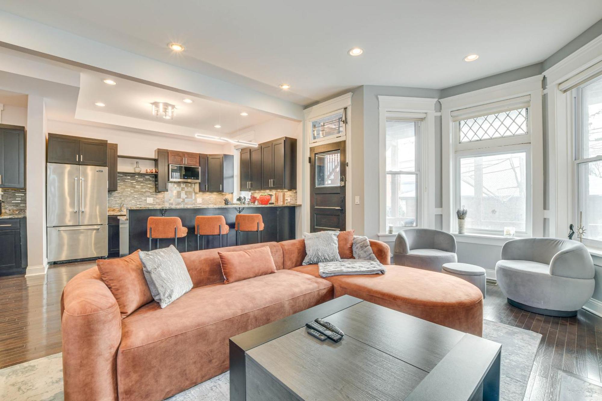 Spacious Condo With Deck About 3 Mi To Downtown Chicago! Exterior photo