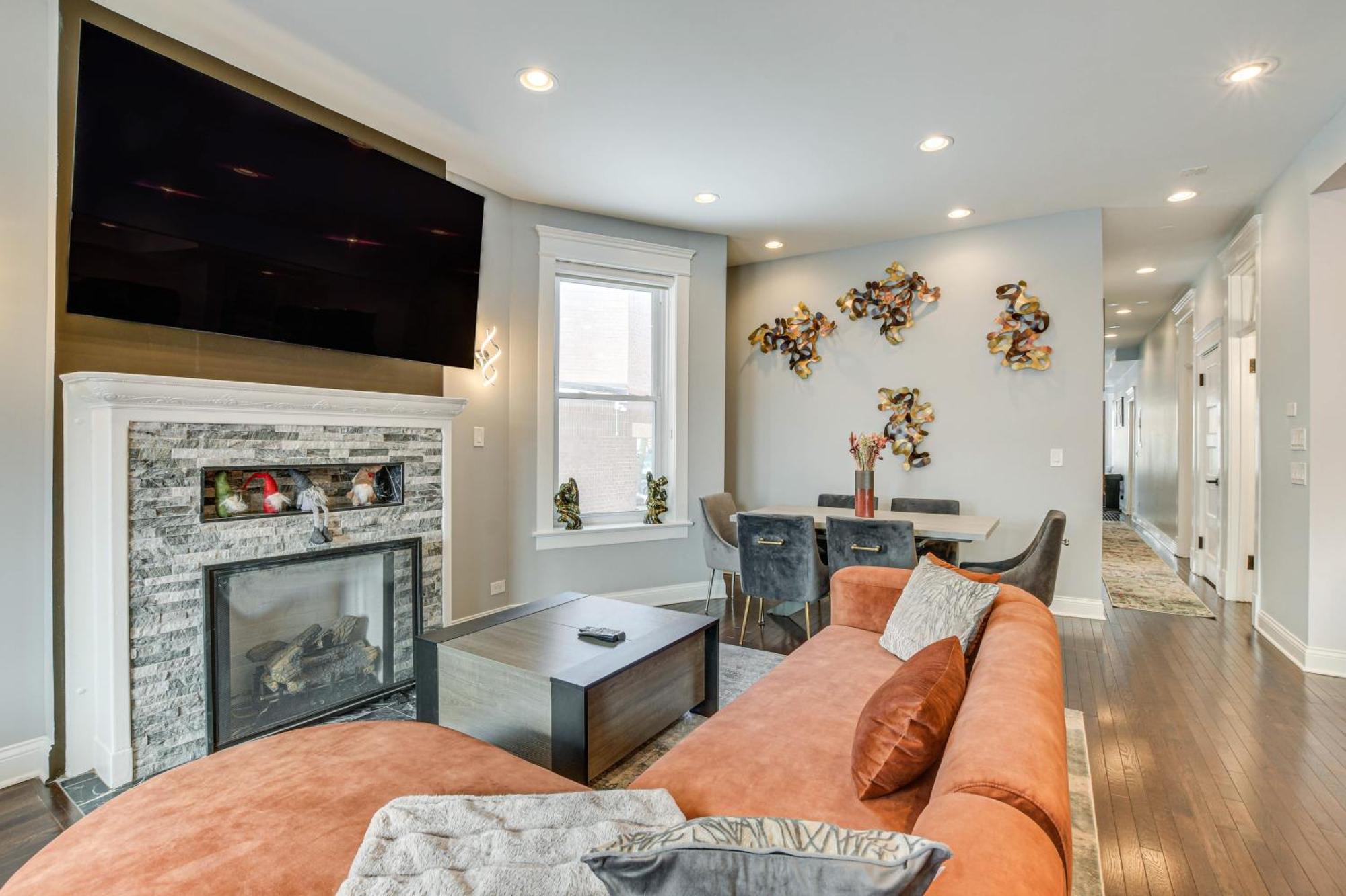 Spacious Condo With Deck About 3 Mi To Downtown Chicago! Exterior photo