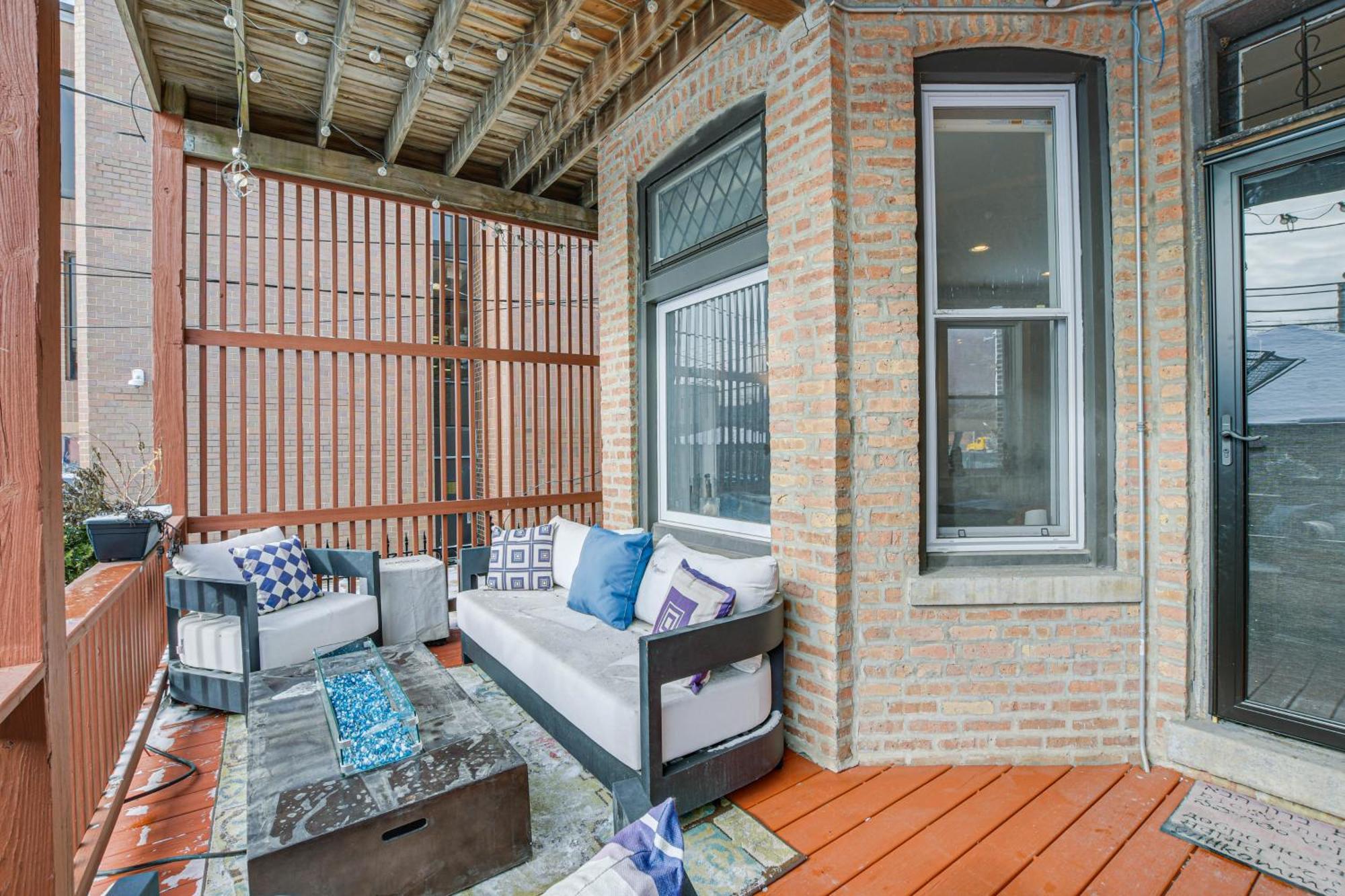 Spacious Condo With Deck About 3 Mi To Downtown Chicago! Exterior photo