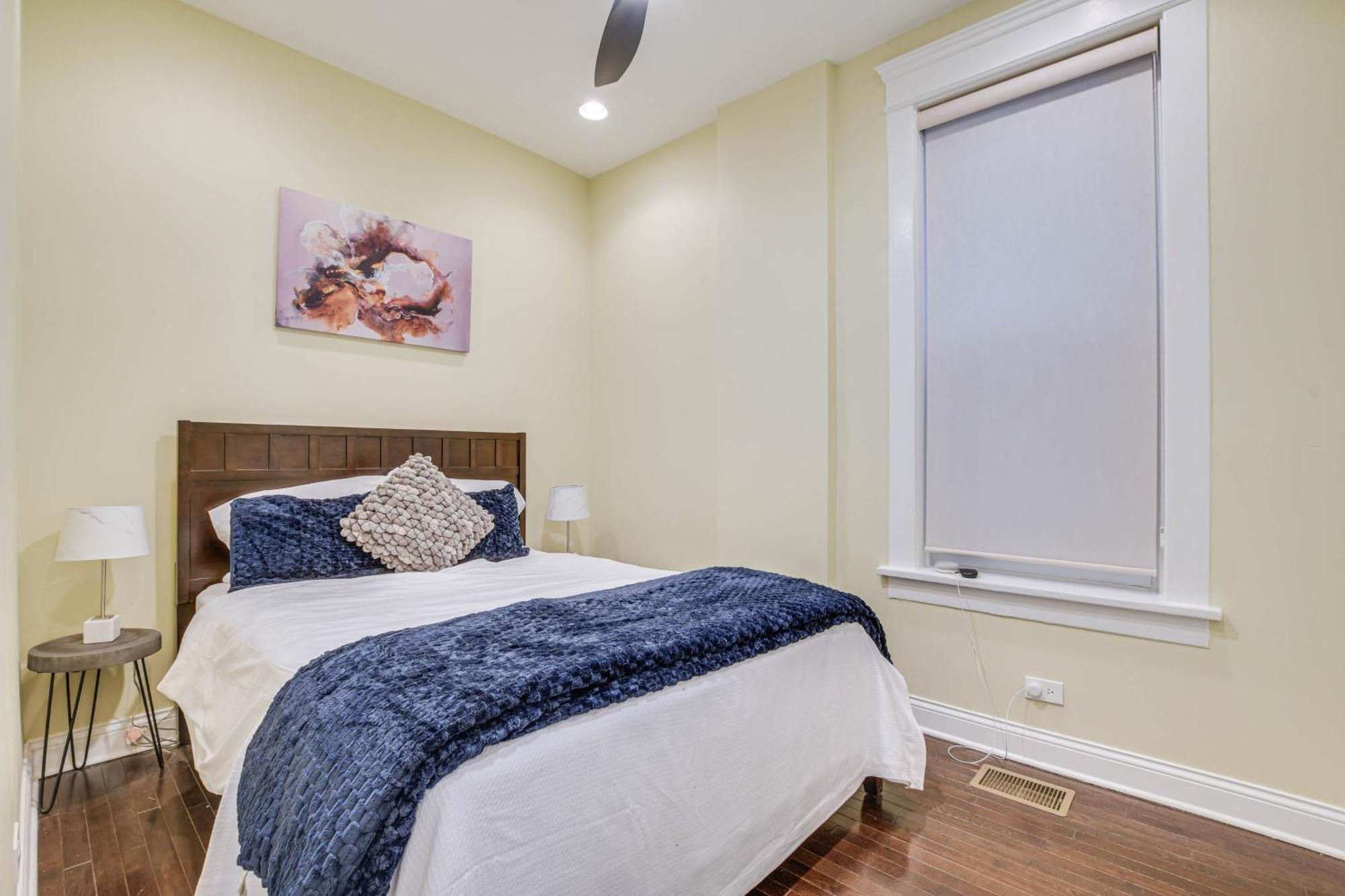 Spacious Condo With Deck About 3 Mi To Downtown Chicago! Exterior photo